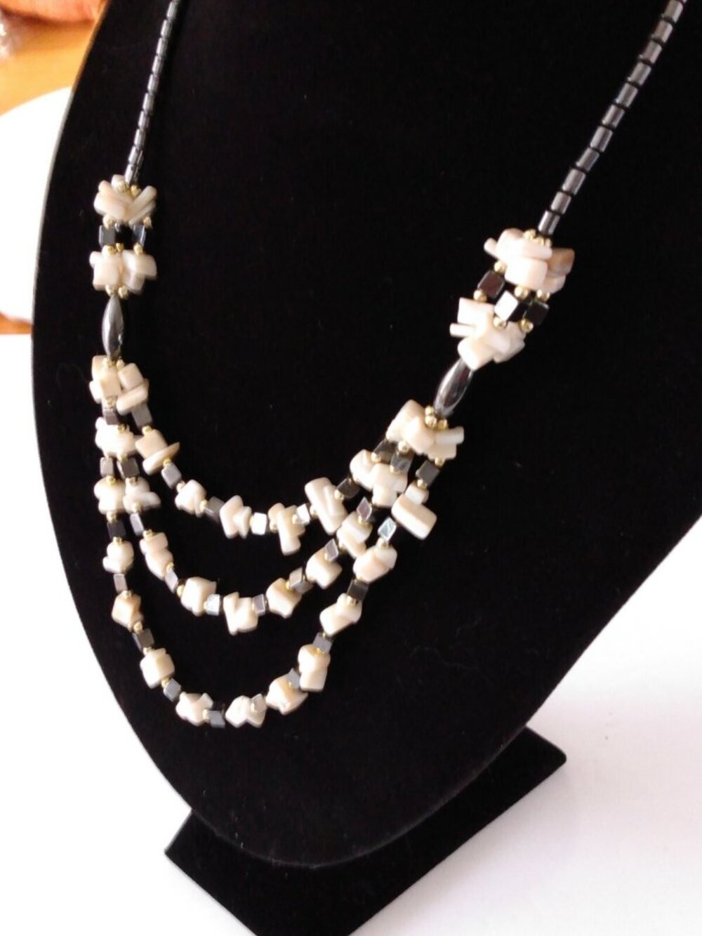 Vintage Hematite Bead & Shell Festoon Necklace - 17 inches long. Excellent item. - Picture 2 of 8